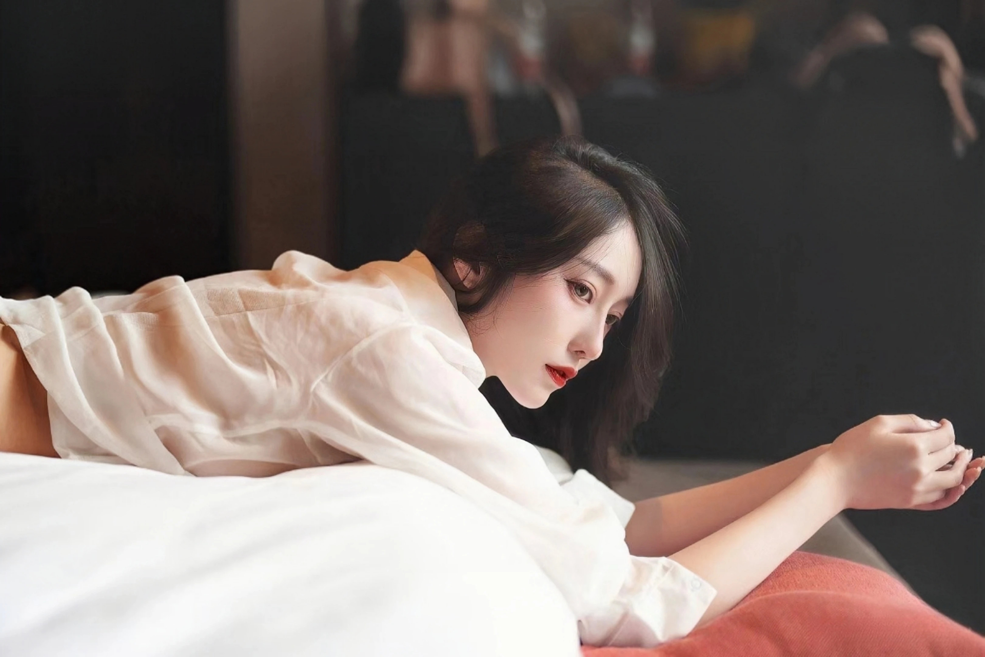 这里装得下公文包 也容得下安全帽！